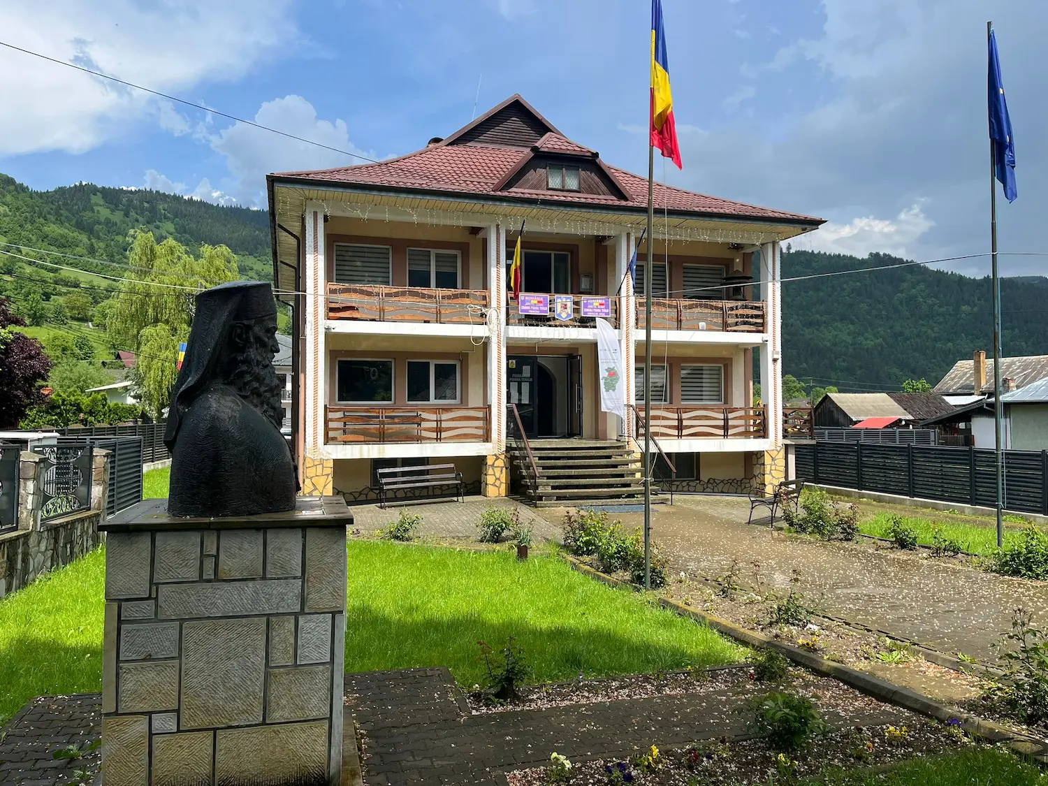 primaria-poiana-teiului